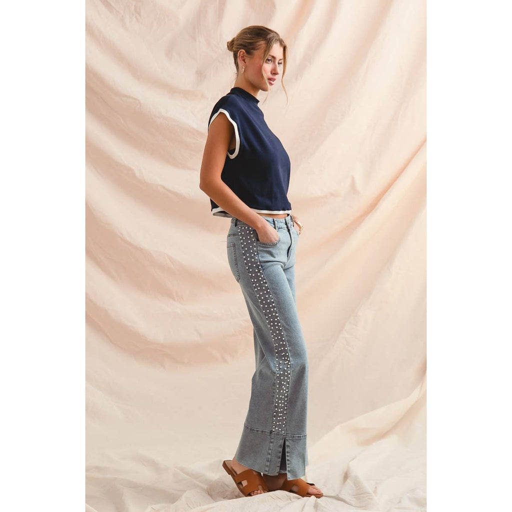 MID RISE FLARE BOTTOM DENIM JEANS WITH SIDE PEARL