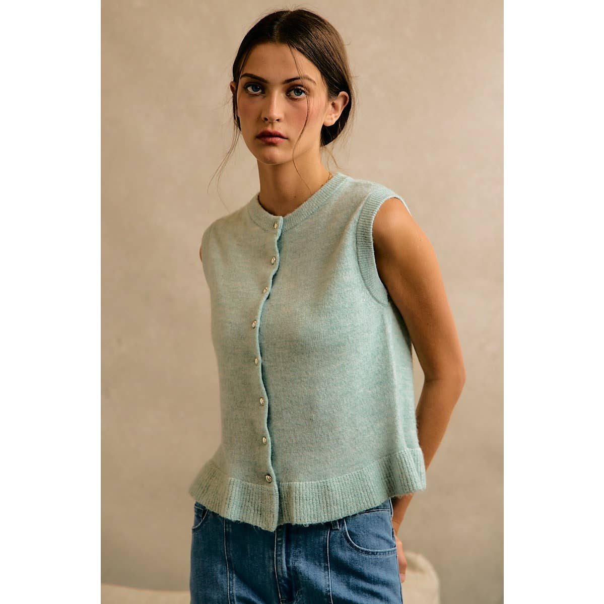 BUTTON FRONT RUFFLE TRIM HEM KNIT VEST