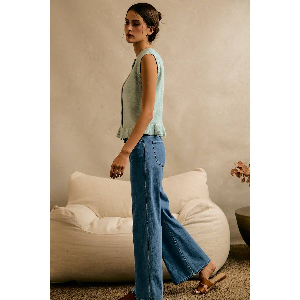 BUTTON FRONT RUFFLE TRIM HEM KNIT VEST