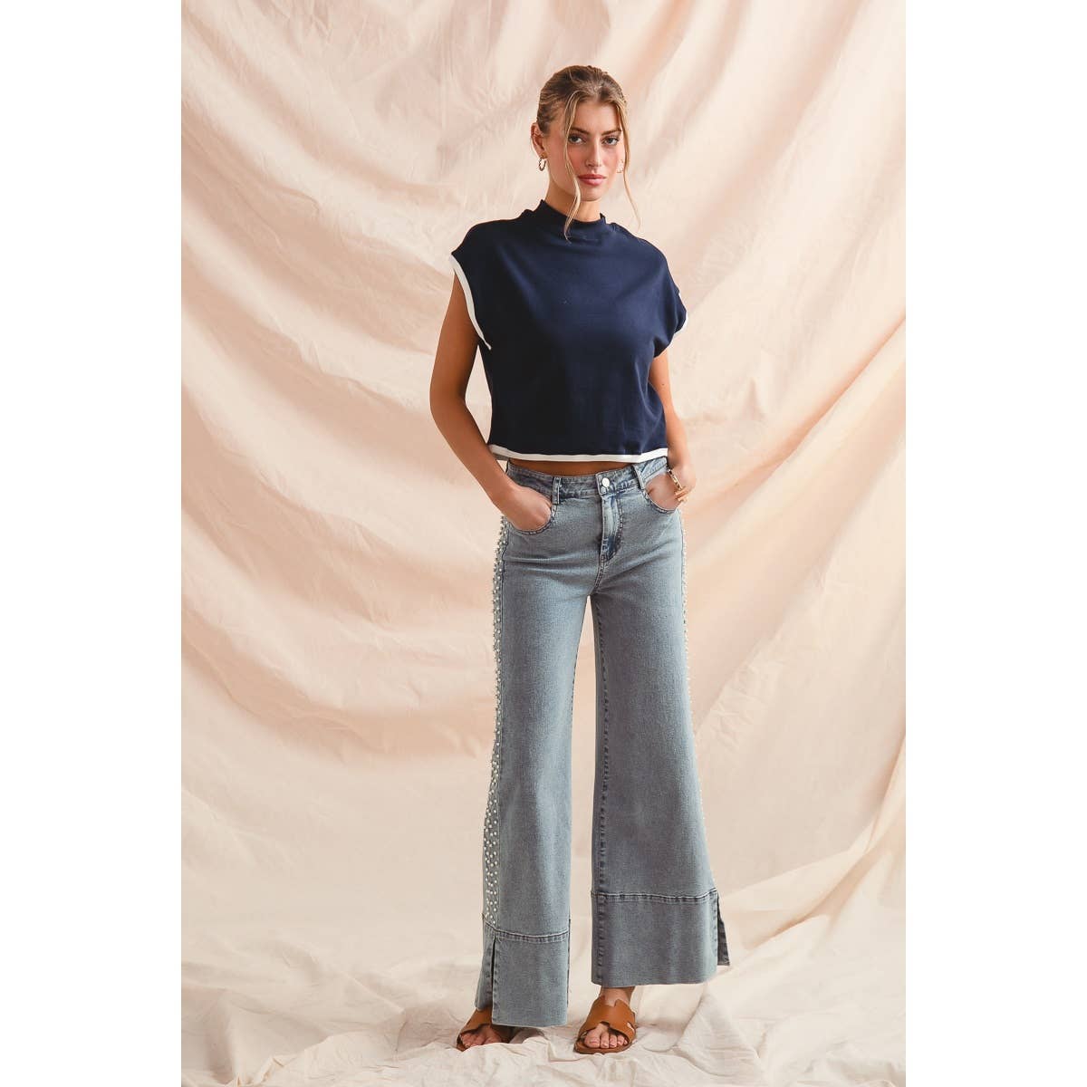 MID RISE FLARE BOTTOM DENIM JEANS WITH SIDE PEARL
