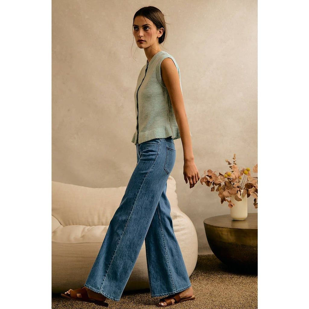 BUTTON FRONT RUFFLE TRIM HEM KNIT VEST