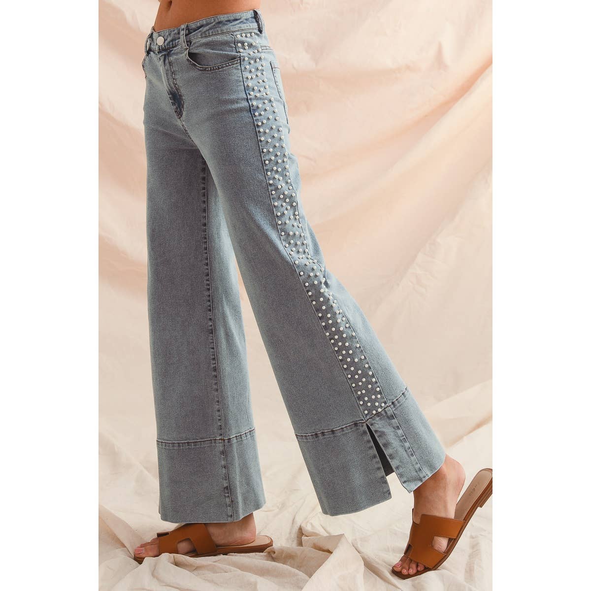 MID RISE FLARE BOTTOM DENIM JEANS WITH SIDE PEARL