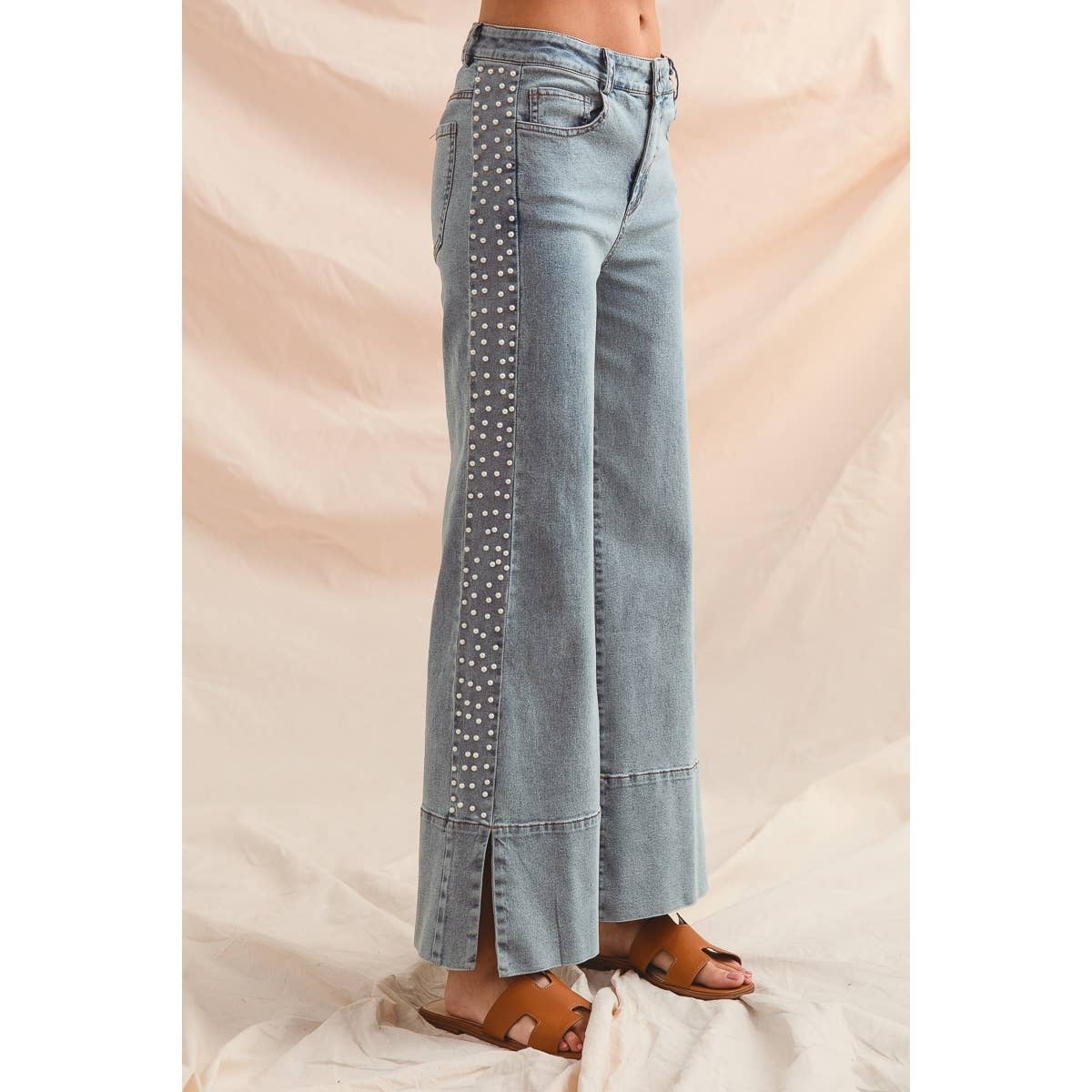 MID RISE FLARE BOTTOM DENIM JEANS WITH SIDE PEARL