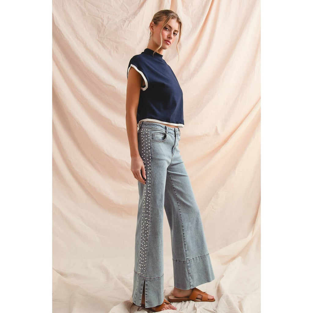 MID RISE FLARE BOTTOM DENIM JEANS WITH SIDE PEARL