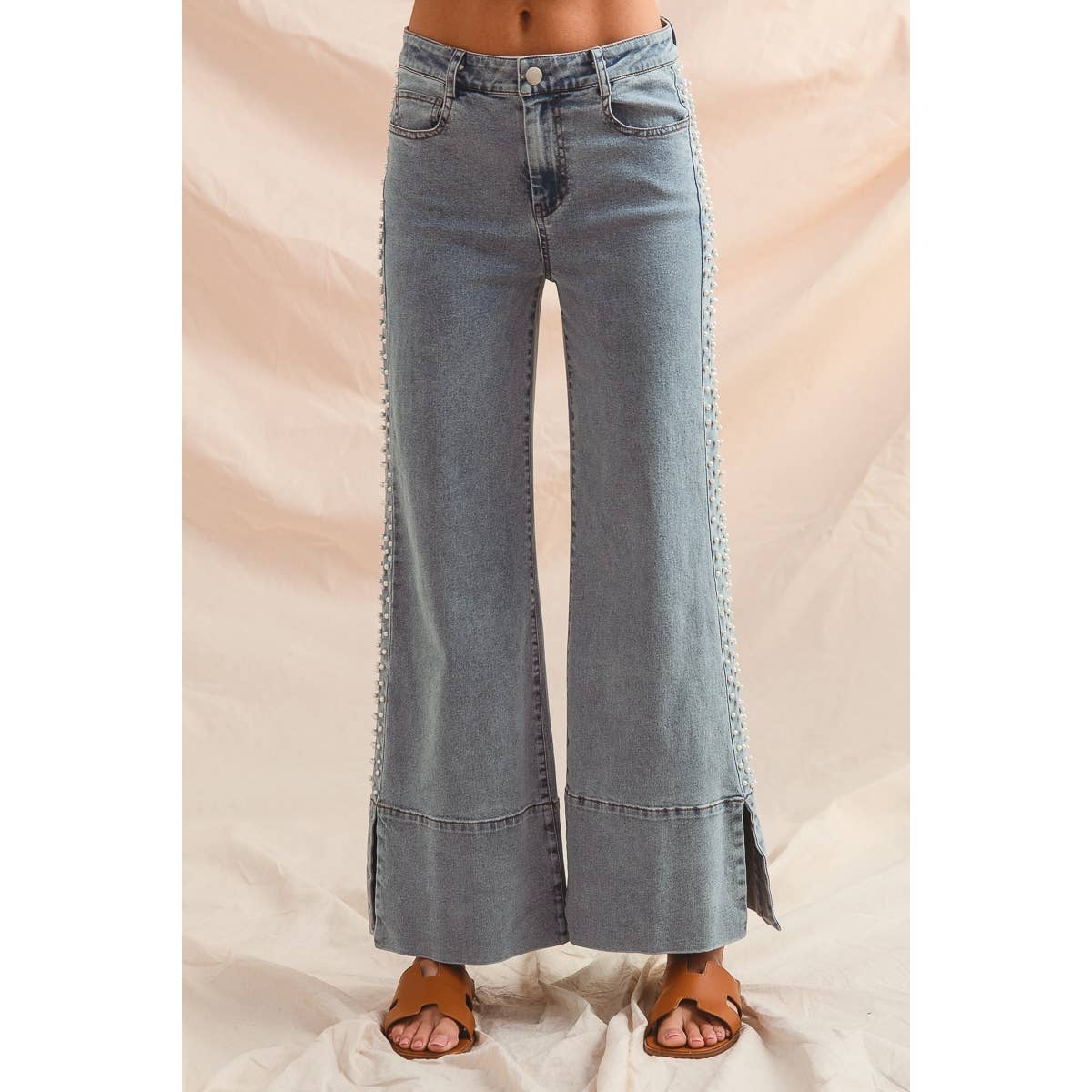 MID RISE FLARE BOTTOM DENIM JEANS WITH SIDE PEARL