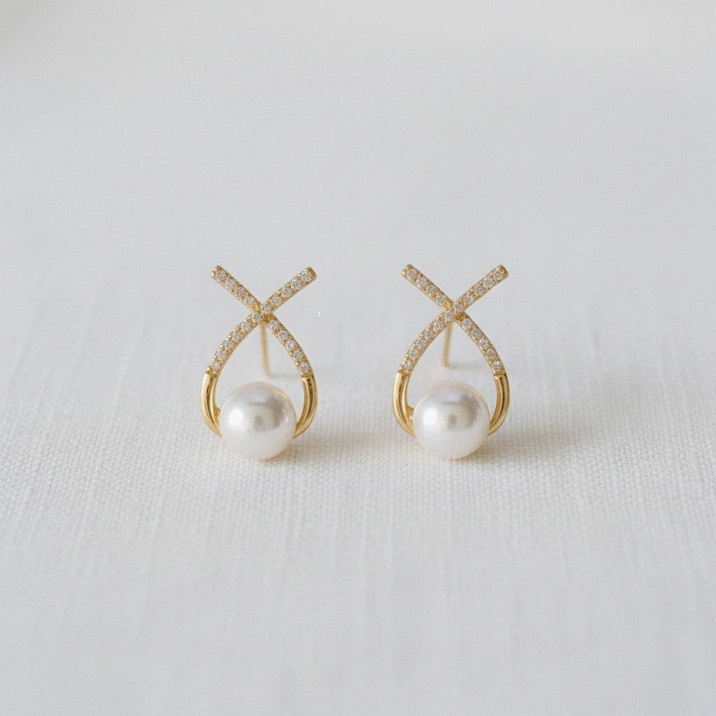 Vintage Inspired Intertwined Pearl Stud Earrings