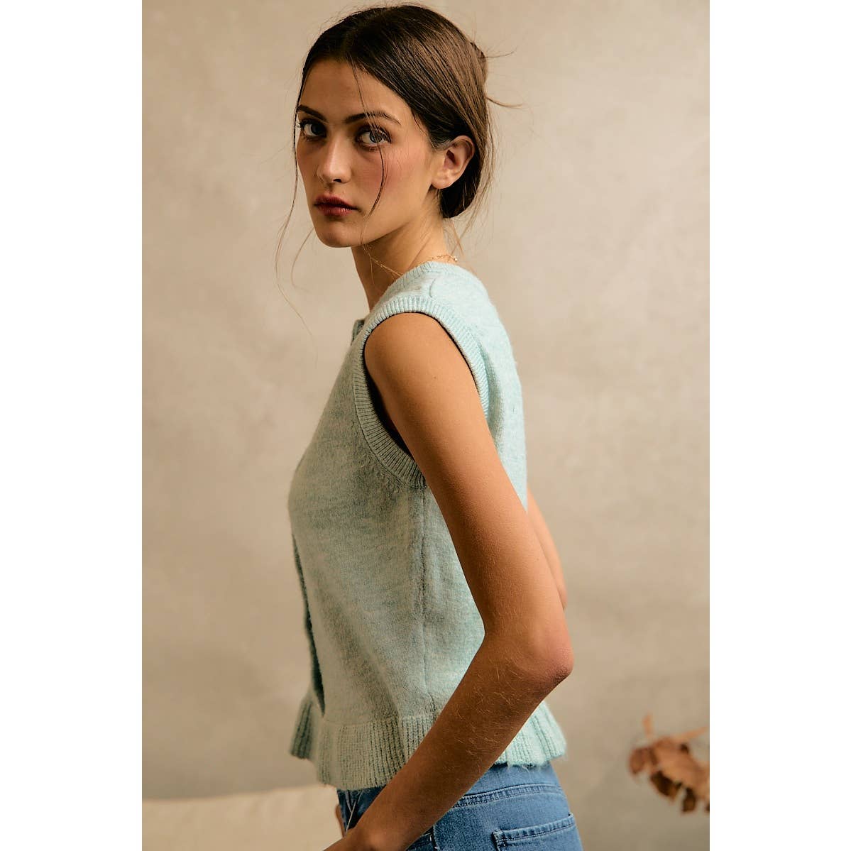 BUTTON FRONT RUFFLE TRIM HEM KNIT VEST
